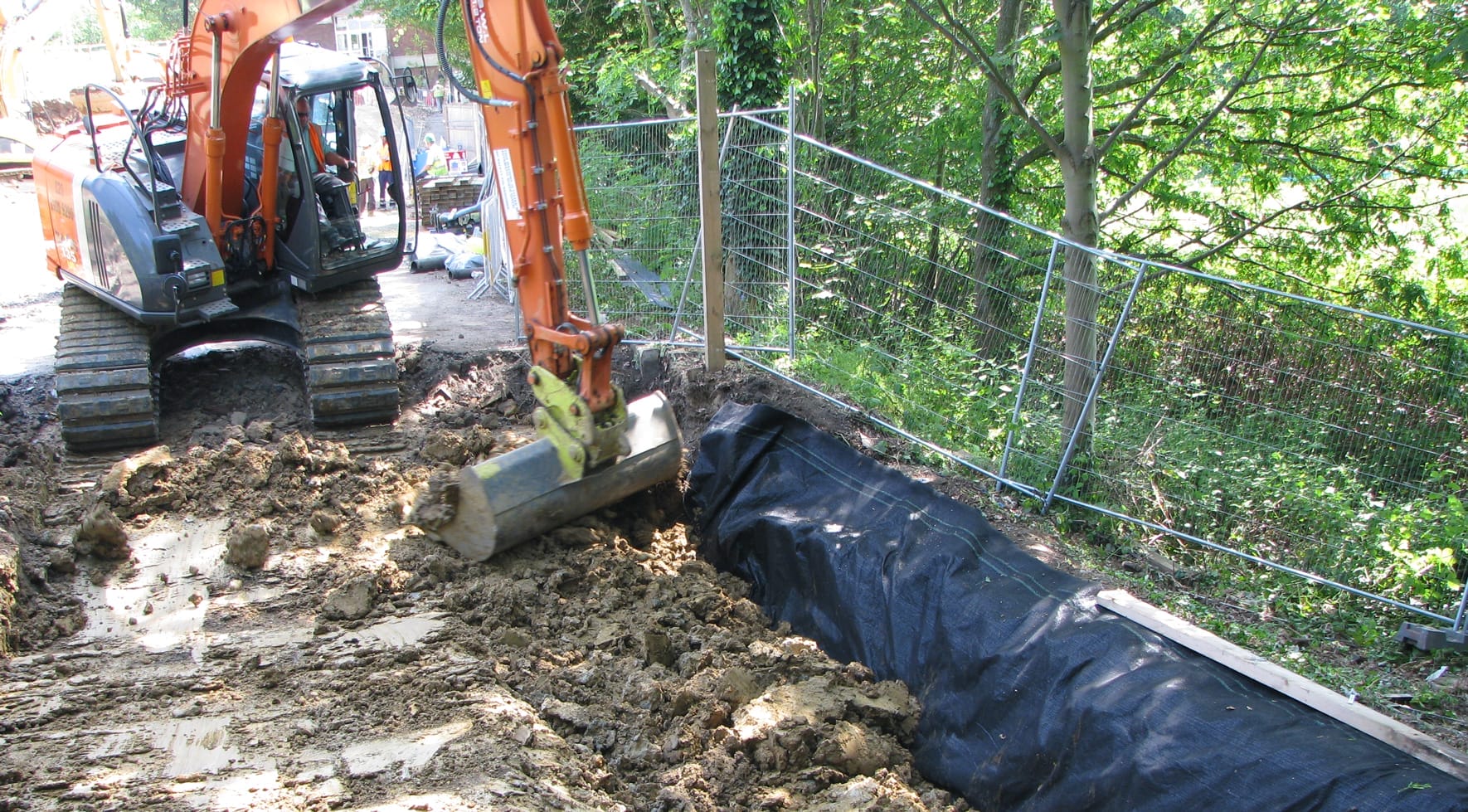 Root-barrier-control-membrane-installation